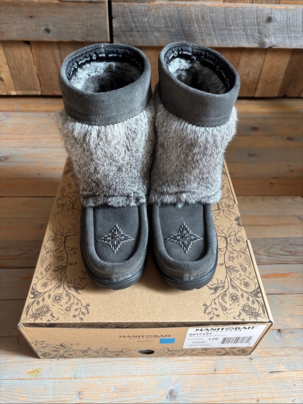 Manitobah Mukluks size 8
